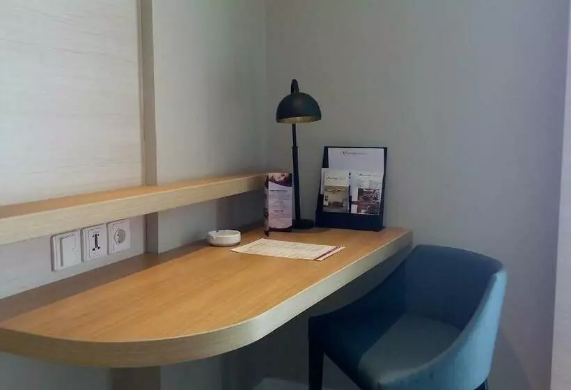 デラックスルーム, Swissbelinn Saripetojo Solo