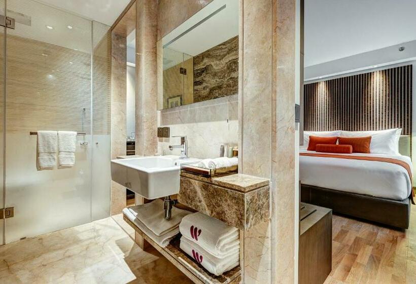 اتاق لوکس با تخت بزرگ, The Way Dhaka