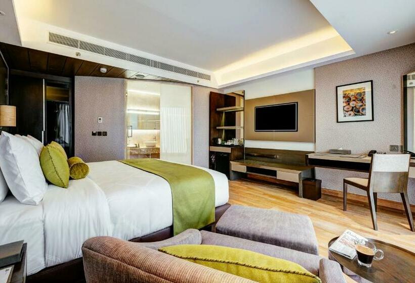 اتاق لوکس با تخت بزرگ, The Way Dhaka