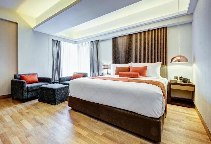 اتاق اجرایی با تخت بزرگ, The Way Dhaka