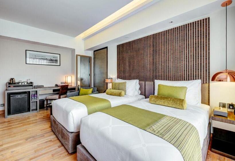 اتاق اجرایی, The Way Dhaka