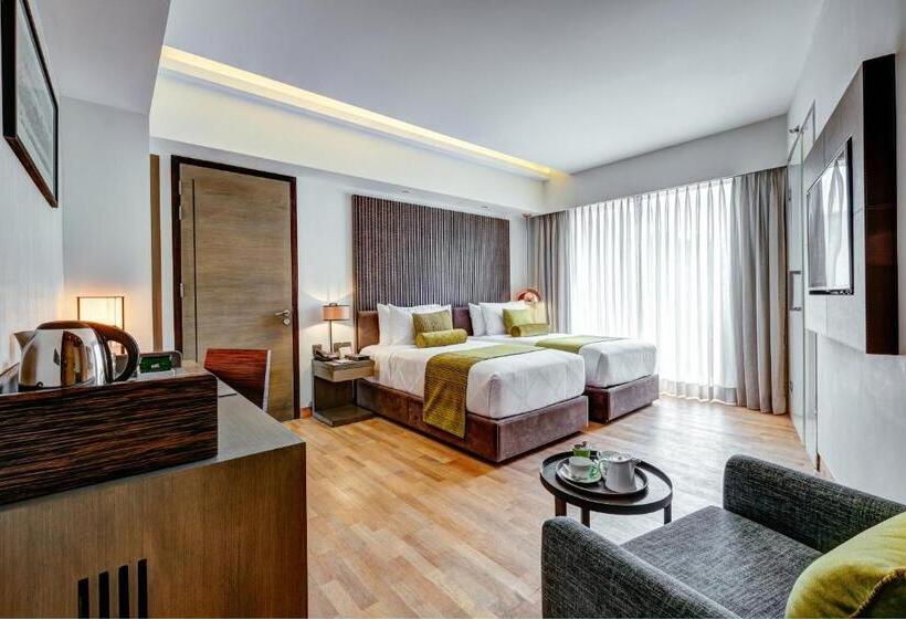 اتاق اجرایی, The Way Dhaka