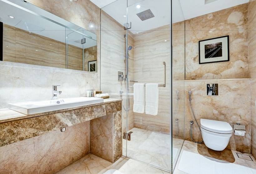 اتاق اجرایی, The Way Dhaka