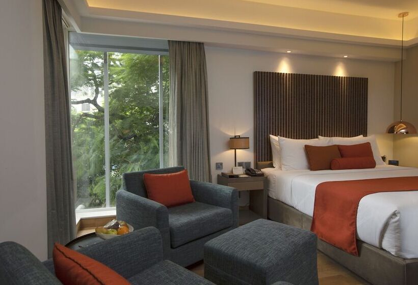 اتاق اجرایی, The Way Dhaka