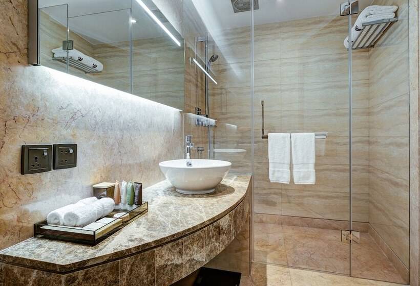 اتاق لوکس, The Way Dhaka