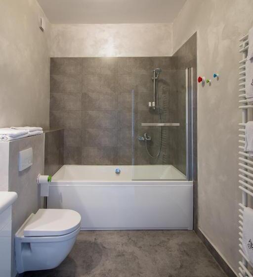 اتاق لوکس, Vigo