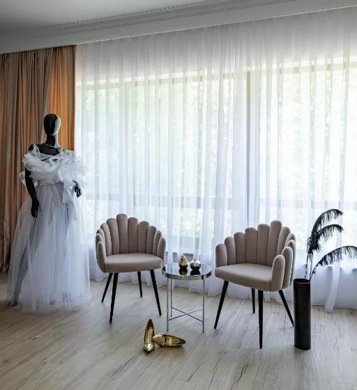 Deluxe Studio, Resto Park традиція