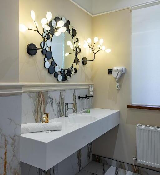 Deluxe Studio, Resto Park традиція