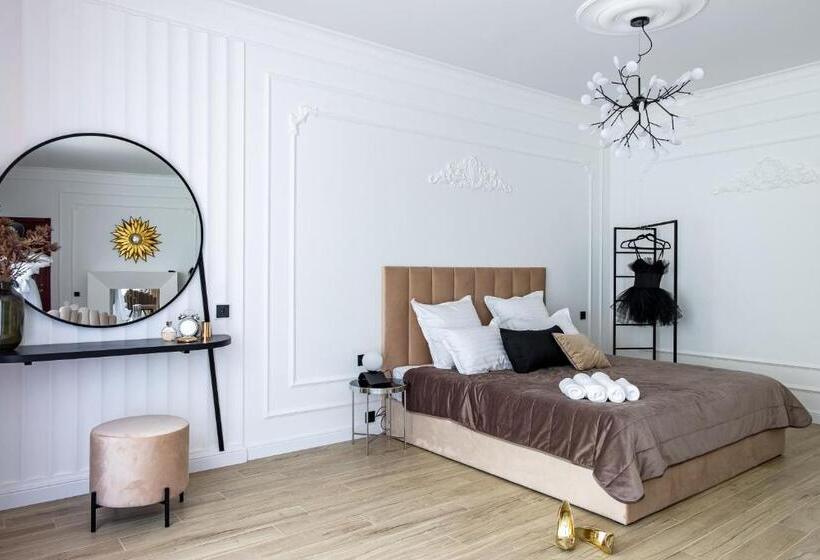 Deluxe Studio, Resto Park традиція