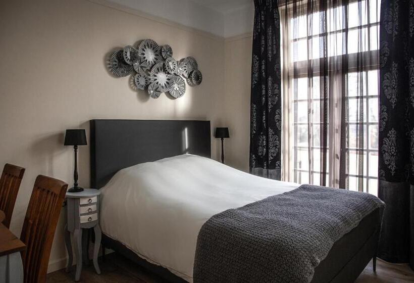 חדר סטנדרט, De 4 Seizoenen