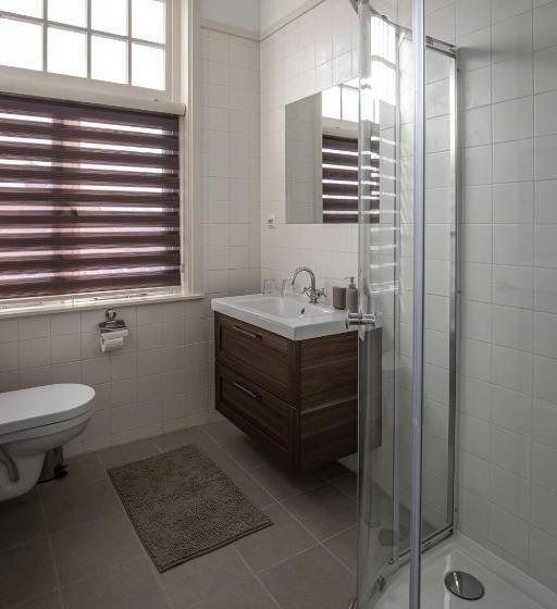 חדר סטנדרט, De 4 Seizoenen