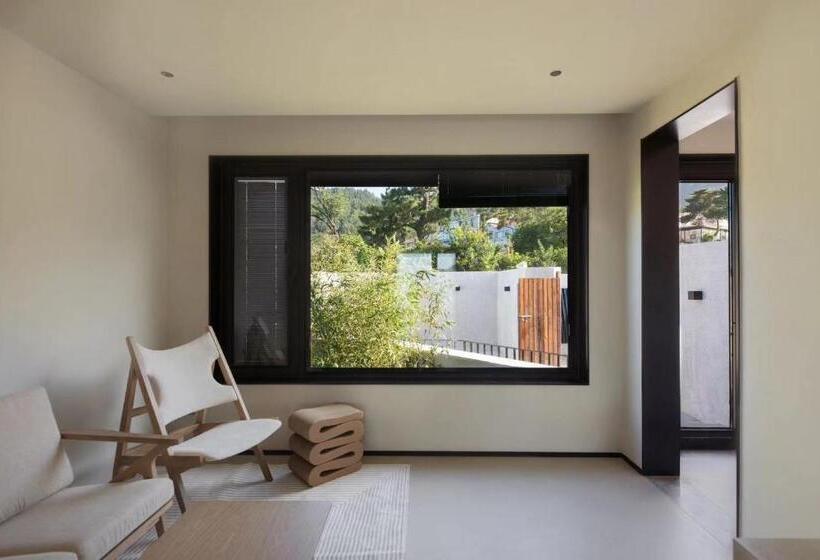 Люкс Кровать Кинг, Moya Homestay  Qingdao Laoshan Scenic Area Yangkou Store
