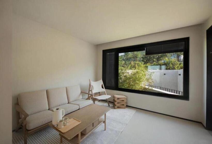 Люкс Кровать Кинг, Moya Homestay  Qingdao Laoshan Scenic Area Yangkou Store