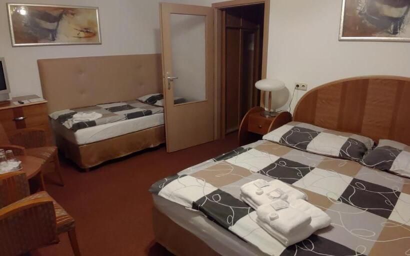 标准三人间, Schwarz