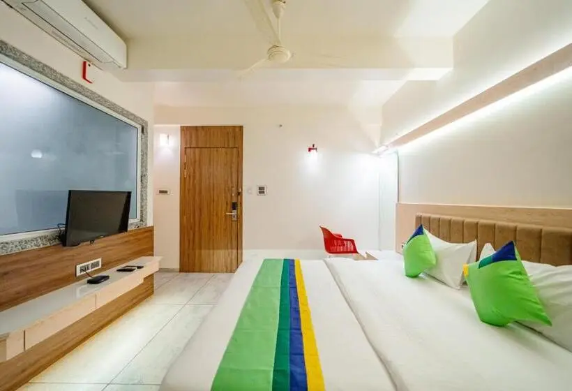 デラックスルーム, Treebo Sai Rekha Inn