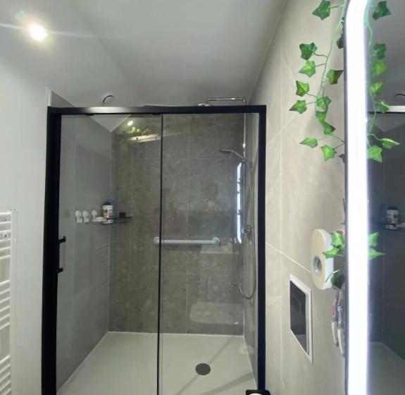 带1个卧室的豪华公寓, L Appart Hôtel 23ème Avenue   Spa Privatif   Love Room   Appartements à Thèmes