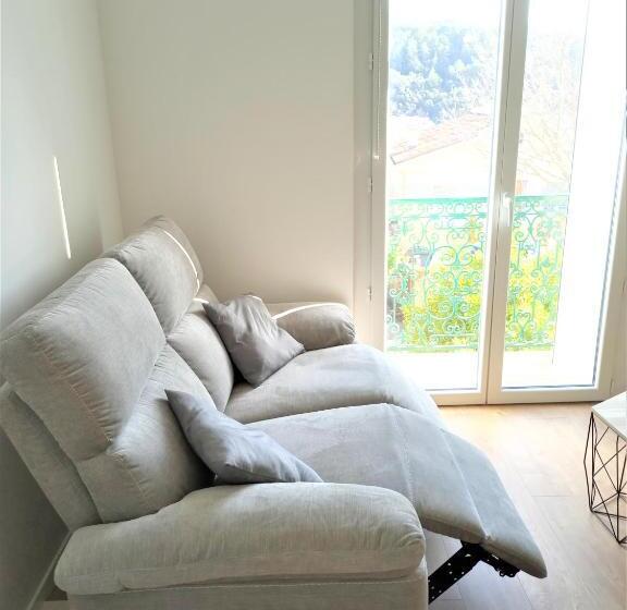 דירה בת חדר שינה 1 עם מרפסת, L Appart Hôtel 23ème Avenue   Spa Privatif   Love Room   Appartements à Thèmes