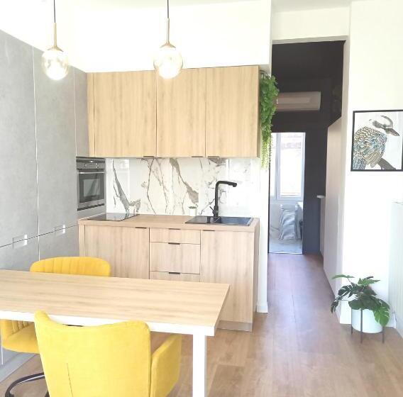 דירה בת חדר שינה 1 עם מרפסת, L Appart Hôtel 23ème Avenue   Spa Privatif   Love Room   Appartements à Thèmes