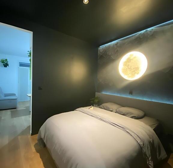דירה בת חדר שינה 1 עם מרפסת, L Appart Hôtel 23ème Avenue   Spa Privatif   Love Room   Appartements à Thèmes