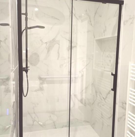 带1个卧室的高级公寓, L Appart Hôtel 23ème Avenue   Spa Privatif   Love Room   Appartements à Thèmes