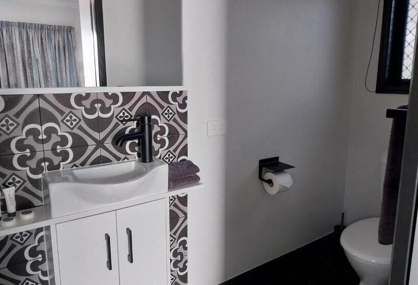 استودیوی لوکس, The Dugongs  Rest