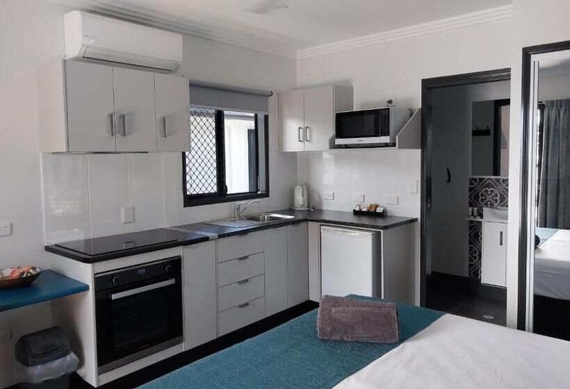 استودیوی لوکس, The Dugongs  Rest