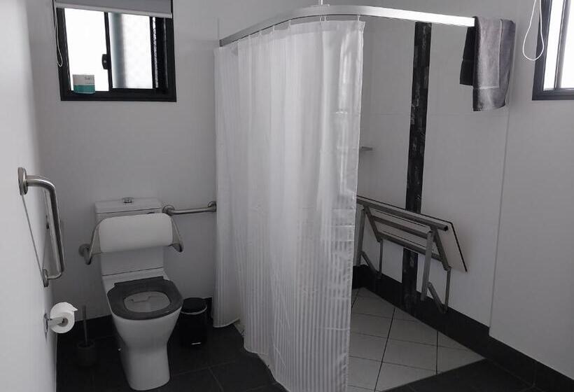 اتاق لوکس یک تخته, The Dugongs  Rest