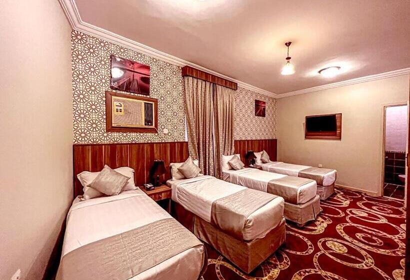 غرفة قياسية رباعية, فندق نور المسك