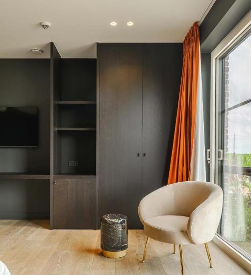 اتاق لوکس با تخت بزرگ, B&b Logie Jolie