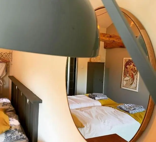 キングサイドベッドのスタンダードワンルーム, Petit Boudoir The Riverside Retreat