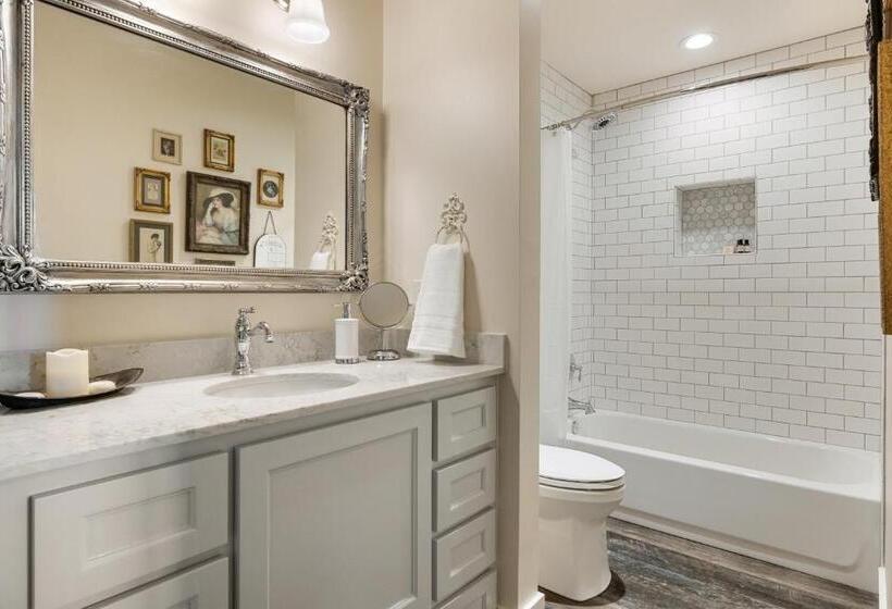 Люкс с Балконом, Inn At Sunset Mill Ranch