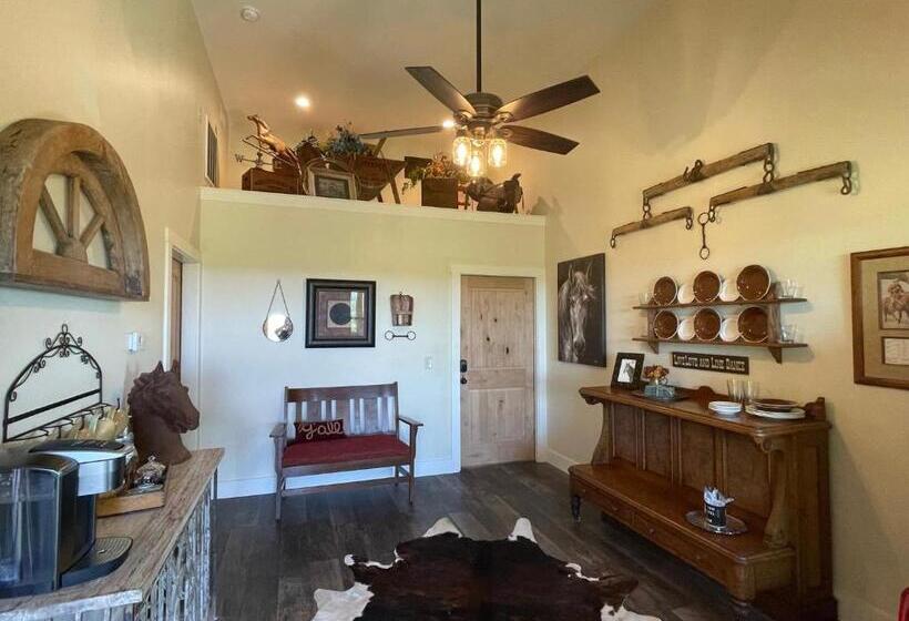 Люкс с Балконом, Inn At Sunset Mill Ranch