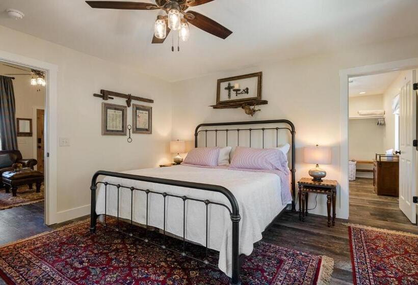 Люкс с Балконом, Inn At Sunset Mill Ranch