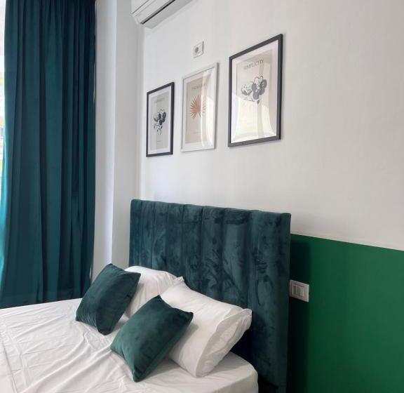 اتاق لوکس چهار تخته, Cactus Apartments