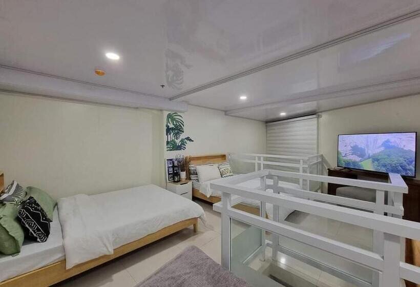 Escritório Estándar, Grandview Residences  Studio Loft Type