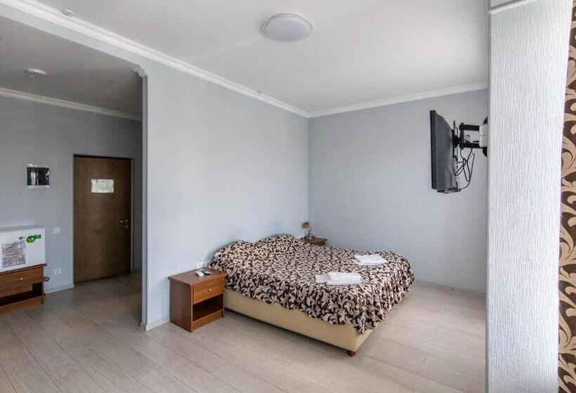 اتاق استاندارد با بالکن, біла акація