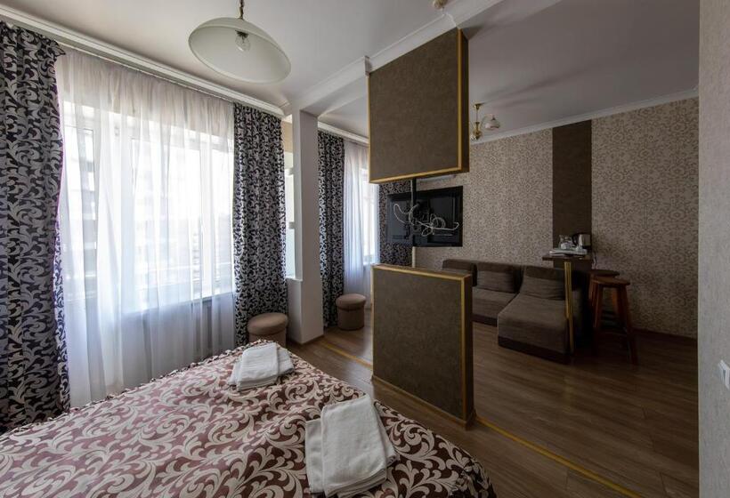 سوییت با چشمانداز دریا, біла акація