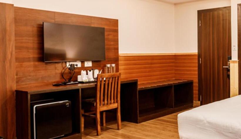 キングサイズベッドのスタンダードルーム, Lha Yul Nearby Mg Road Gangtok