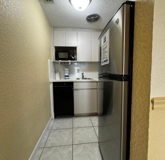 شقة غرفة واحدة, Berkshire On The Ocean