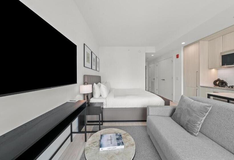 استودیوی استاندارد, Level Chicago Fulton Market