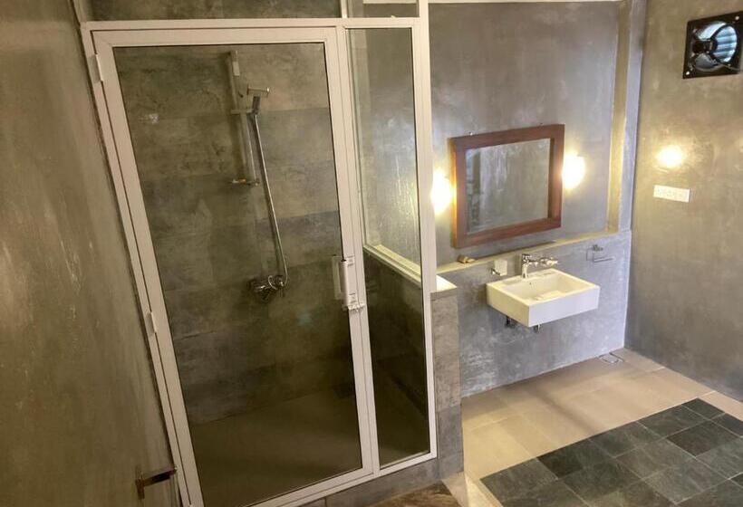 اتاق خانوادگی, Sobaway Resorts