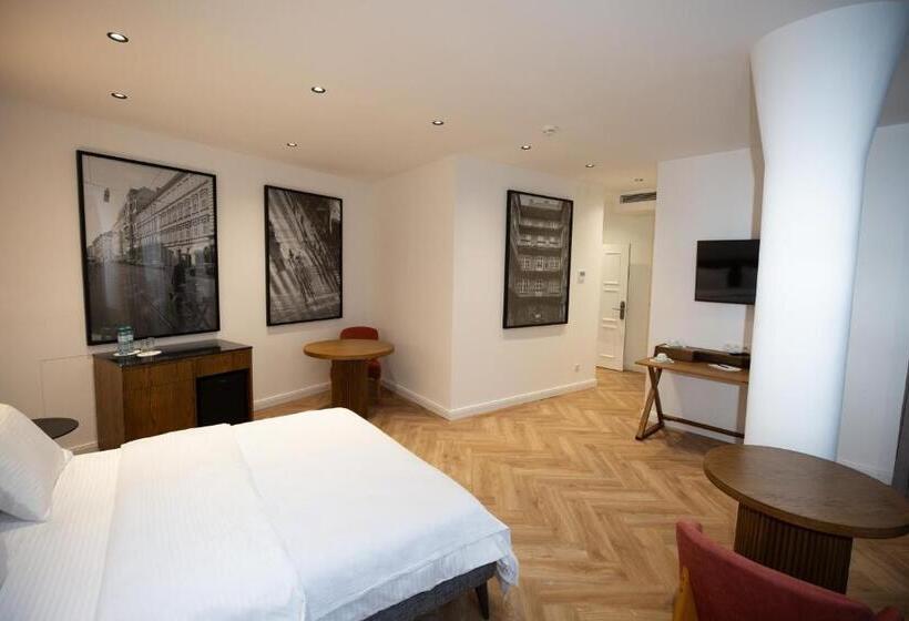 수피리어 트리플 룸, Kent Hotel Domenig