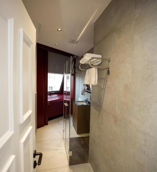 수피리어 트리플 룸, Kent Hotel Domenig