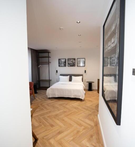 수피리어 트리플 룸, Kent Hotel Domenig