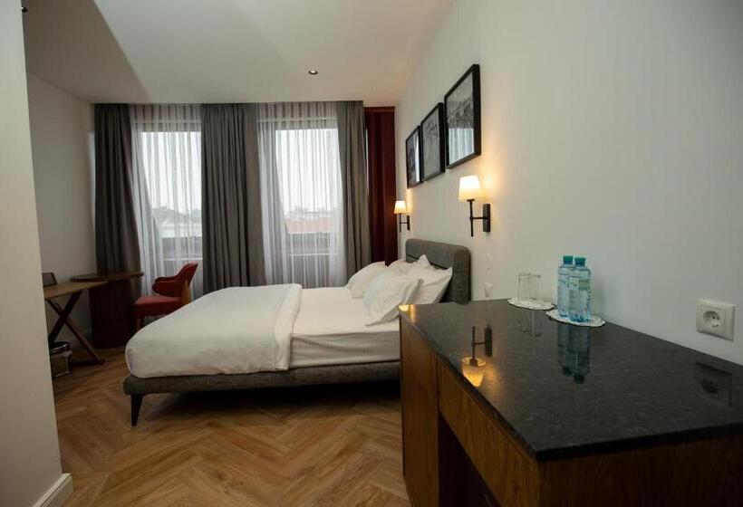 수피리어 트리플 룸, Kent Hotel Domenig