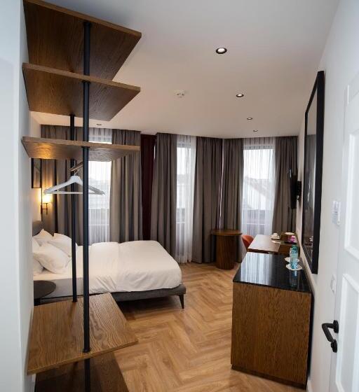 디럭스 룸, Kent Hotel Domenig