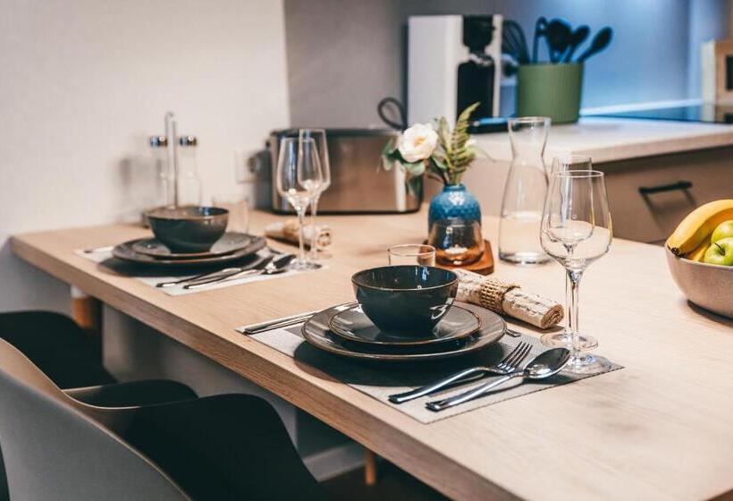 스탠다드 스튜디오, Lively Weiße Dame Gronau