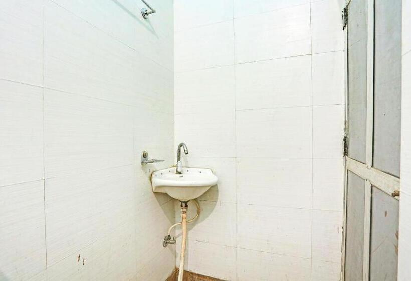 デラックストリプルルーム, Oyo Hotel The Paradise Inn