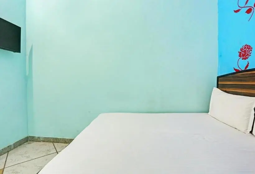 デラックストリプルルーム, Oyo Hotel The Paradise Inn