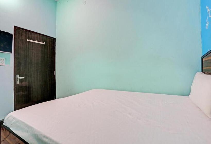 デラックストリプルルーム, Oyo Hotel The Paradise Inn